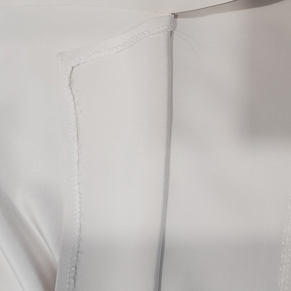 Emmelle Silk Cream Sleeveless Top with Round Neckline. M - Picture 11 of 11